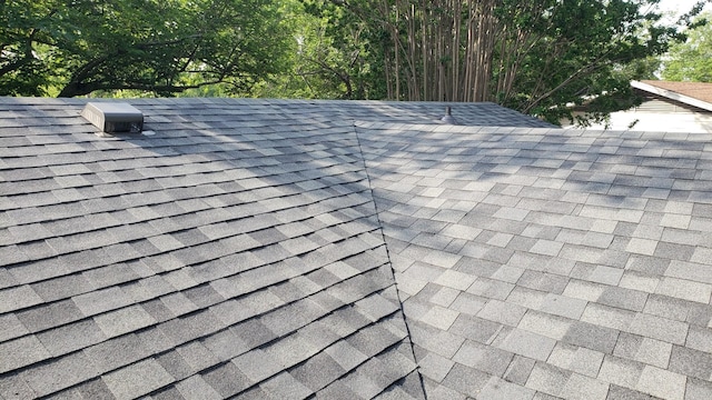 922 S Valentine Dr, Sherman, TX 75090 - exterior view of a shingled roof