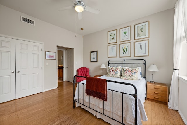 2305 Worthington St Unit 328, Dallas, TX 75204 - bedroom featuring light wood-type flooring, baseboards, ceiling fan, and a closet