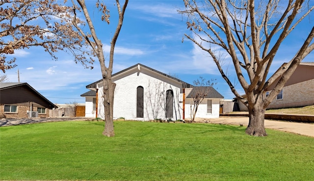 1427 Northridge Dr, Carrollton, TX 75006 - view of front facade featuring brick siding