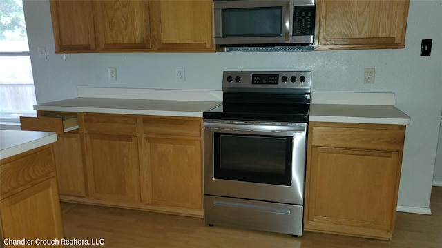 741 Cardinal Dr, Saginaw, TX 76131 - kitchen featuring appliances with stainless steel finishes, light countertops, and light wood-type flooring