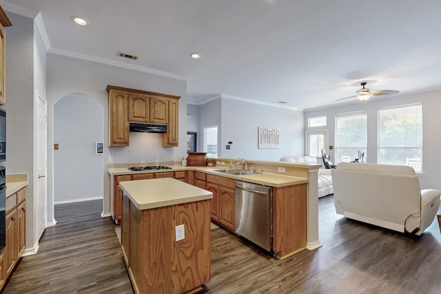 8614 Granville Dr, Dallas, TX 75249 - kitchen with stainless steel dishwasher, a sink, a peninsula, under cabinet range hood, and dark wood-type flooring