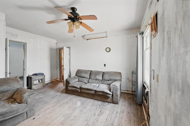 402 S Watson St, Alvarado, TX 76009 - living area featuring wood finished floors and ceiling fan