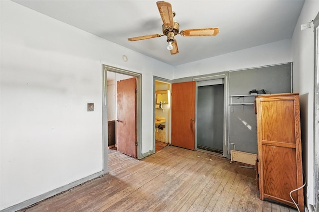 402 S Watson St, Alvarado, TX 76009 - unfurnished bedroom featuring light wood-style floors, a closet, and a ceiling fan