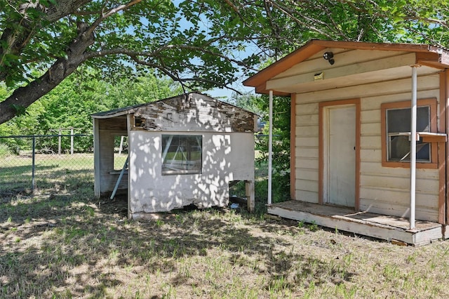 402 S Watson St, Alvarado, TX 76009 - view of shed
