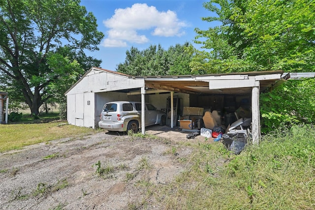 402 S Watson St, Alvarado, TX 76009 - view of pole building with a carport