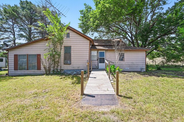402 S Watson St, Alvarado, TX 76009 - view of front of house featuring a front lawn