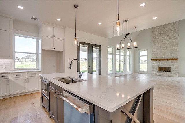 138 Buddy Ct, Millsap, TX 76066 - kitchen with appliances with stainless steel finishes, a sink, white cabinets, light wood-style flooring, and recessed lighting