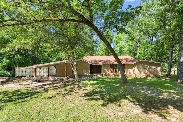 view of front of property with brick siding and a front yard