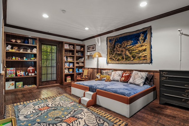 bedroom featuring hardwood / wood-style floors, crown molding, and recessed lighting