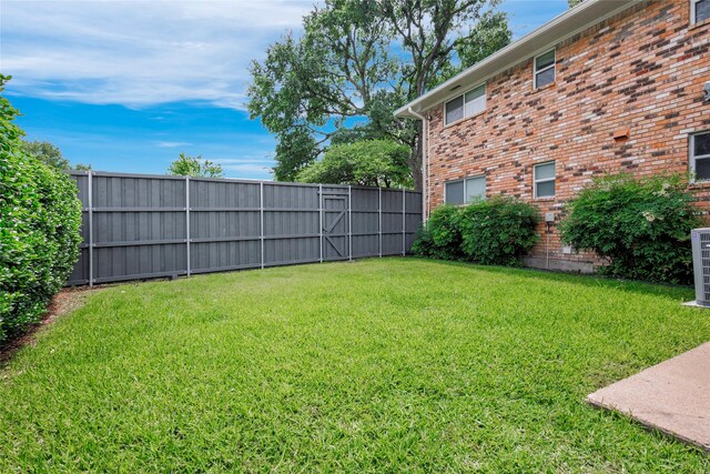 5845 E University Blvd Unit A, Dallas, TX 75206 - view of yard