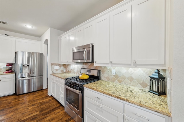 111 Blue Stem Ln, Aledo, TX 76008 - kitchen featuring stainless steel appliances, white cabinets, and recessed lighting