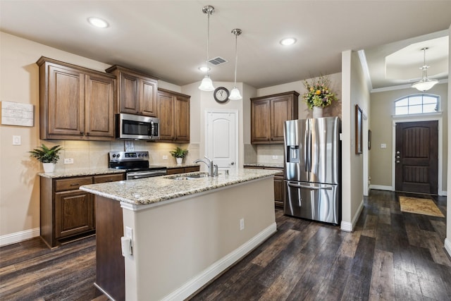 619 Comal Dr, Crandall, TX 75114 - kitchen featuring stainless steel appliances, a sink, dark wood finished floors, backsplash, and decorative light fixtures