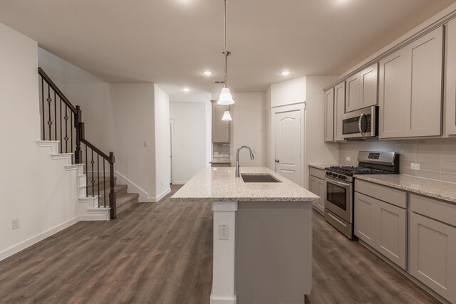 2506 Sun Grove Rd, Melissa, TX 75454 - kitchen with stainless steel appliances, a sink, recessed lighting, gray cabinets, and dark wood-style floors