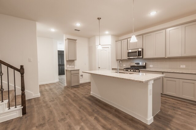2506 Sun Grove Rd, Melissa, TX 75454 - kitchen with appliances with stainless steel finishes, a sink, tasteful backsplash, a kitchen island with sink, and dark wood-type flooring
