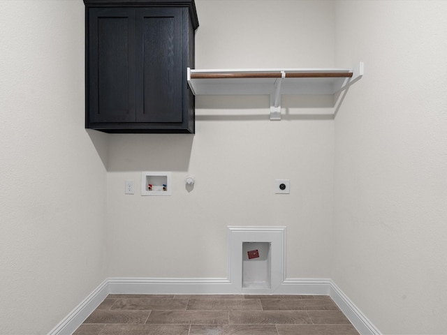 6020 Paddock Ln, Little Elm, TX 76227 - clothes washing area featuring hookup for a gas dryer, electric dryer hookup, hookup for a washing machine, baseboards, and wood finish floors