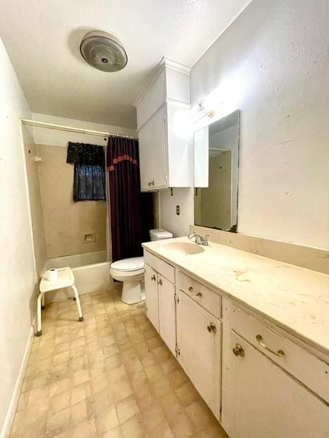 bathroom with toilet, vanity, shower / bath combo, baseboards, and tile patterned floors