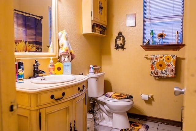 7506 Quail Springs Dr, Arlington, TX 76002 - full bath with toilet, tile patterned floors, and vanity
