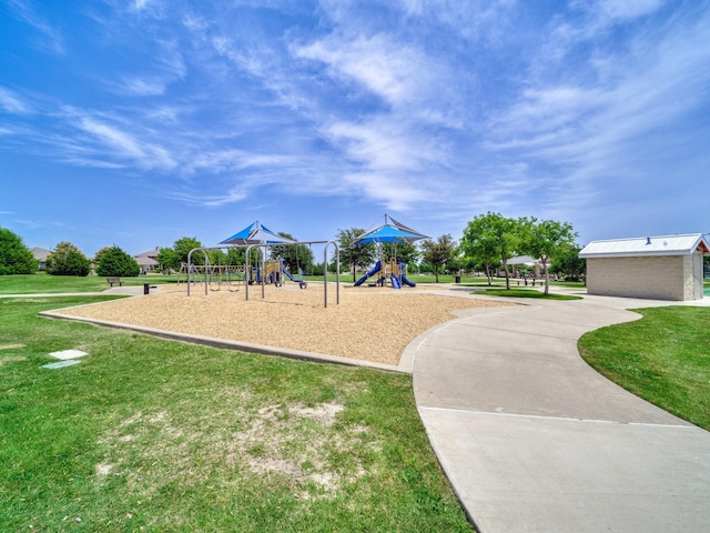 348 Kansas Trl, Murphy, TX 75094 - community jungle gym featuring a lawn