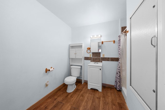 3266 Farm Rd Unit 1159, Clarksville, TX 75426 - full bath featuring curtained shower, toilet, wood finished floors, and vanity