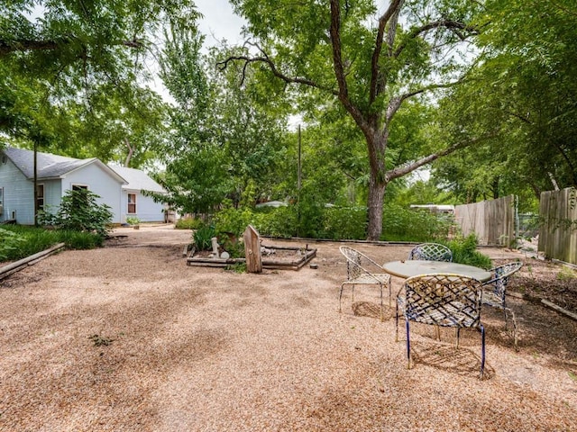 320 S Ward St, Italy, TX 76651 - view of yard featuring fence