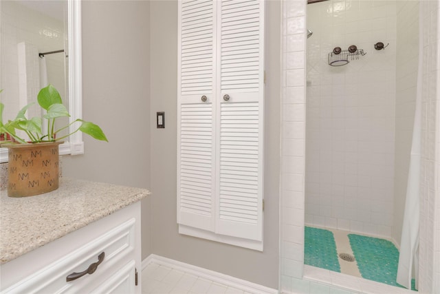 226 Highland Dr, Decatur, TX 76234 - full bath featuring tiled shower, vanity, and baseboards