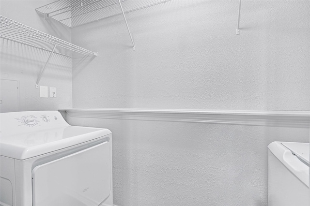 609 E Martin Ln, Sherman, TX 75090 - laundry area with a textured wall and washer and clothes dryer