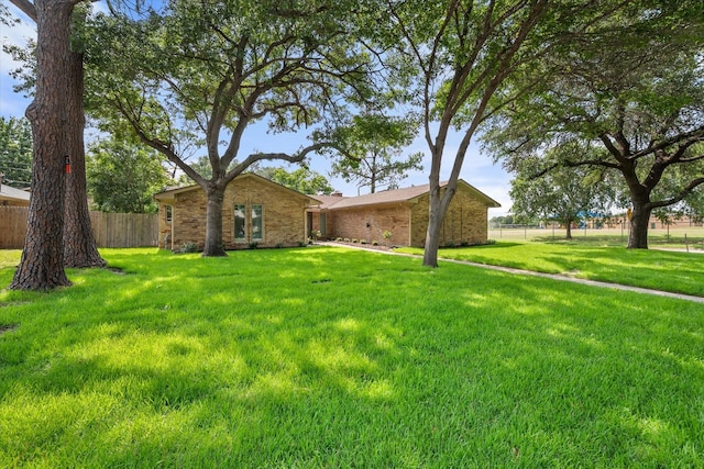 2000 Stacey Ct, Arlington, TX 76013 - view of yard