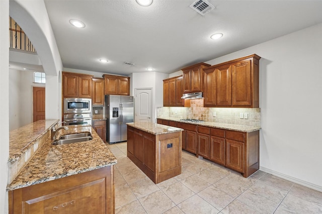 6824 San Fernando Dr, Fort Worth, TX 76131 - kitchen featuring stainless steel appliances, a kitchen island, a sink, backsplash, and under cabinet range hood