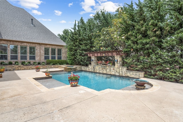 view of pool featuring a pergola, a patio, and a pool with connected hot tub