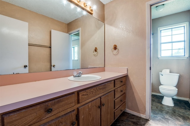 104 Bluebonnet Ln, Palmer, TX 75152 - bathroom with plenty of natural light, vanity, toilet, and baseboards