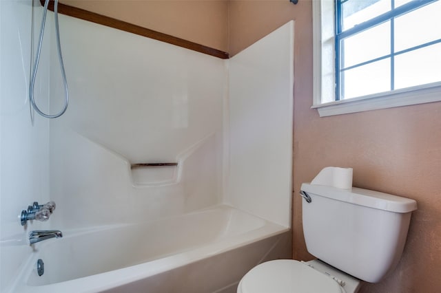 104 Bluebonnet Ln, Palmer, TX 75152 - bathroom with toilet and shower / tub combination