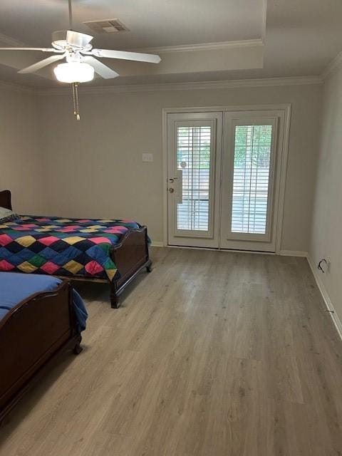 301 Village Cir, Waco, TX 76710 - bedroom featuring wood finished floors, baseboards, crown molding, and ceiling fan