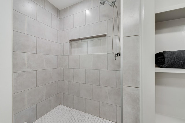 10166 San Lorenzo Dr, Dallas, TX 75228 - full bath featuring tiled shower
