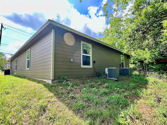 710 S 20th St, Temple, TX 76501 - view of side of home featuring central AC unit