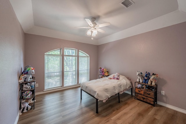 707 Kyle Dr, Arlington, TX 76011 - bedroom featuring wood finished floors, baseboards, and a ceiling fan
