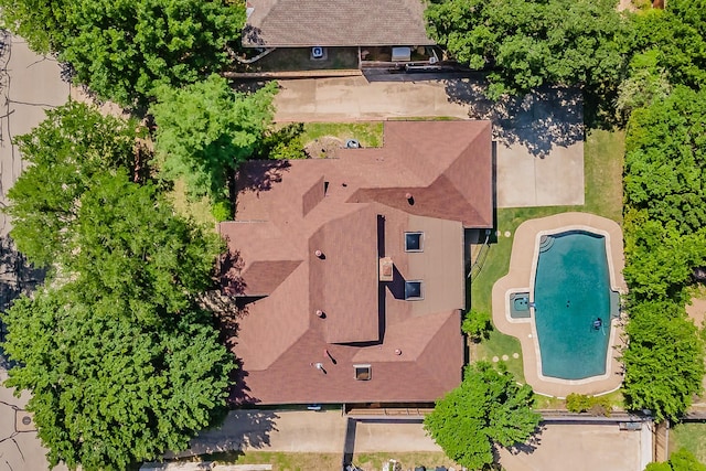707 Kyle Dr, Arlington, TX 76011 - view of subject property featuring a pool