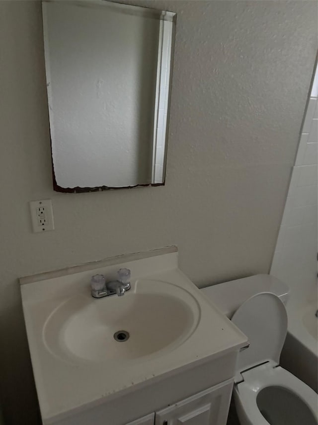 437 Browning Dr, Arlington, TX 76010 - full bathroom with vanity and toilet