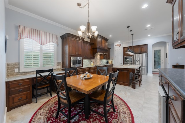 8803 Kelvington Dr, Frisco, TX 75035 - dining room featuring crown molding, arched walkways, a chandelier, and recessed lighting