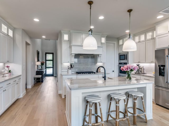 4837 Cumberland Cir, Carrollton, TX 75010 - kitchen featuring appliances with stainless steel finishes, a sink, backsplash, recessed lighting, and an island with sink