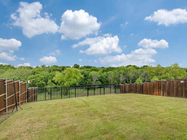 4837 Cumberland Cir, Carrollton, TX 75010 - view of yard with a forest view