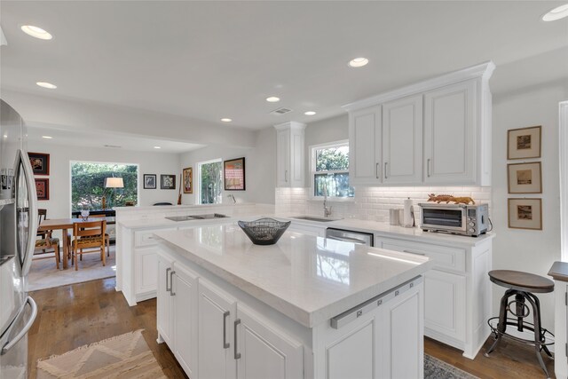 3405 Waterview Trl, Rockwall, TX 75087 - kitchen with a sink, a peninsula, healthy amount of natural light, stainless steel appliances, and recessed lighting