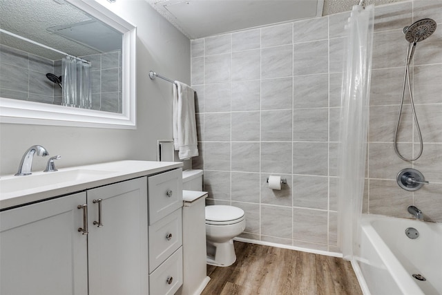 7640 W Greenway Blvd Unit 5P, Dallas, TX 75209 - full bath featuring wood finished floors, shower / bath combo with shower curtain, toilet, vanity, and tile walls