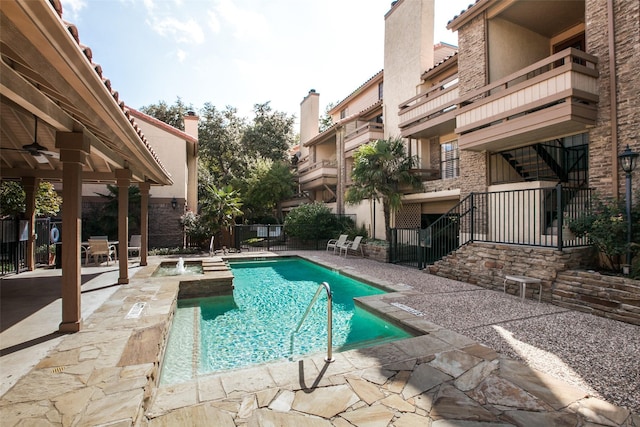 7640 W Greenway Blvd Unit 5P, Dallas, TX 75209 - view of swimming pool featuring a patio area, ceiling fan, a pool with connected hot tub, and fence