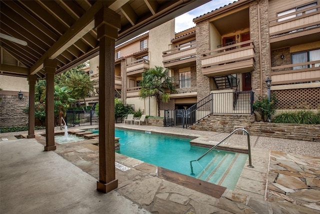 7640 W Greenway Blvd Unit 5P, Dallas, TX 75209 - view of pool with fence, a patio area, and a pool with connected hot tub