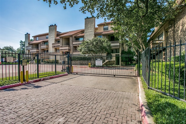 7640 W Greenway Blvd Unit 5P, Dallas, TX 75209 - gate featuring fence