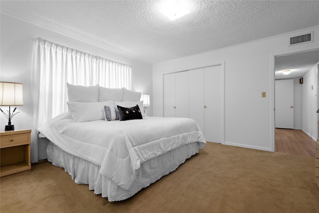 210 Harbor Dr, Gun Barrel City, TX 75156 - bedroom featuring a textured ceiling, a closet, and carpet floors