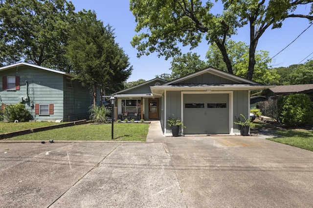 210 Harbor Dr, Gun Barrel City, TX 75156 - view of front facade with board and batten siding, driveway, an attached garage, and a front lawn