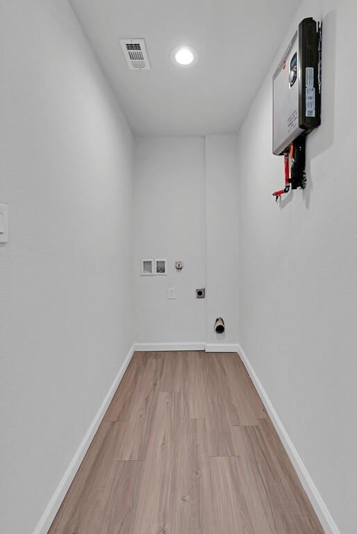 1413 Shelburne St, Waco, TX 76711 - clothes washing area featuring hookup for a washing machine, light wood-style floors, baseboards, and recessed lighting