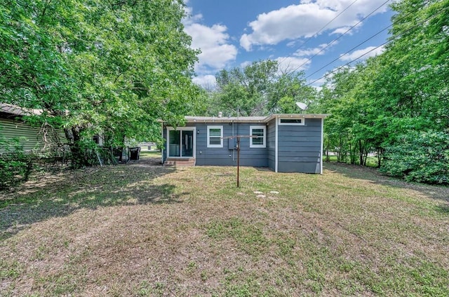 1413 Shelburne St, Waco, TX 76711 - back of property with a yard