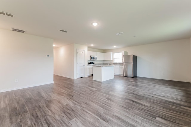 155 Westview Dr, Gun Barrel City, TX 75156 - unfurnished living room with baseboards, recessed lighting, and wood finished floors